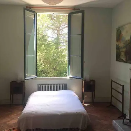 Les Grands Pins Apartment *
